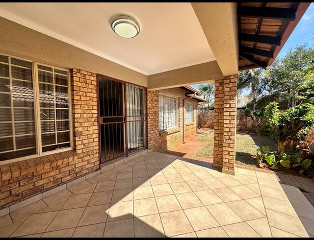 3 BEDROOM TOWNHOUSE FOR SALE IN SINOVILLE